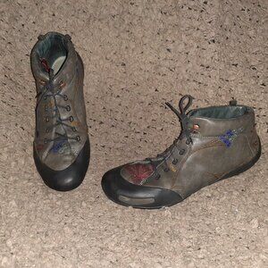 CAMPER TWINS-Gray Leather/Bump Toe Embroidered Hi-Tops Sneakers/Booties-Sz 36-EX